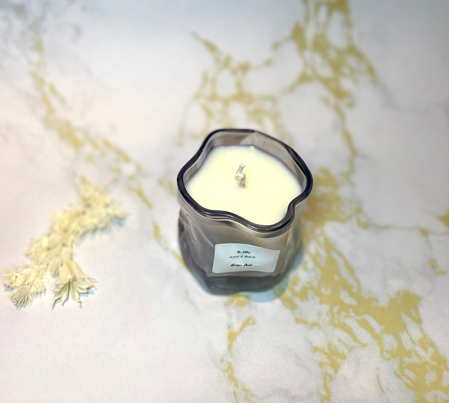 GREY OUD- prabangi stikline žvakė