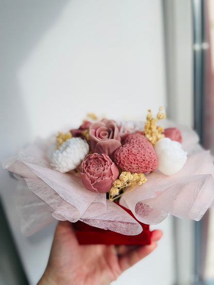 CARAMEL SCENTED SOAP FLOWER BUCKET