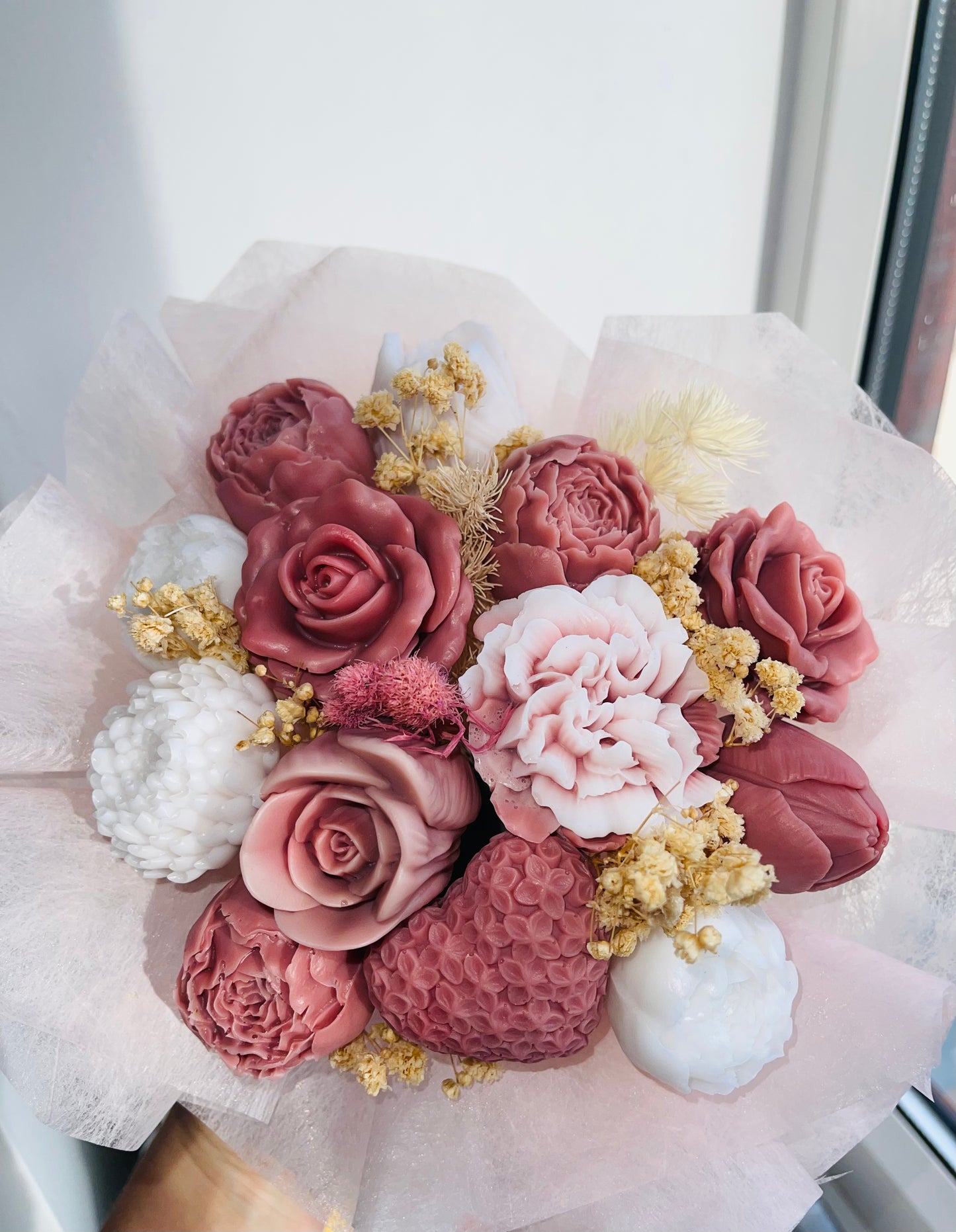 CARAMEL SCENTED SOAP FLOWER BUCKET